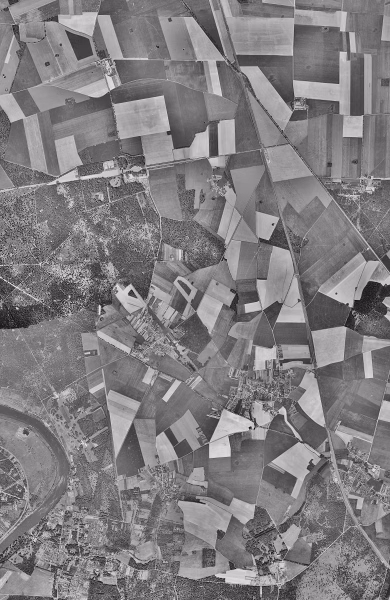 Savigny-le-Temple en 1949, le territoire vu du ciel, au même cadrage