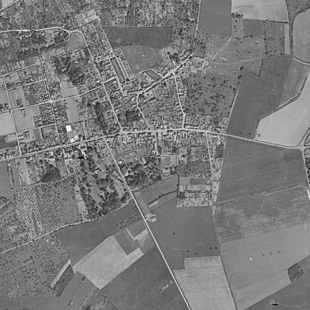 Torcy en 1949, le centre vu du ciel, au même cadrage