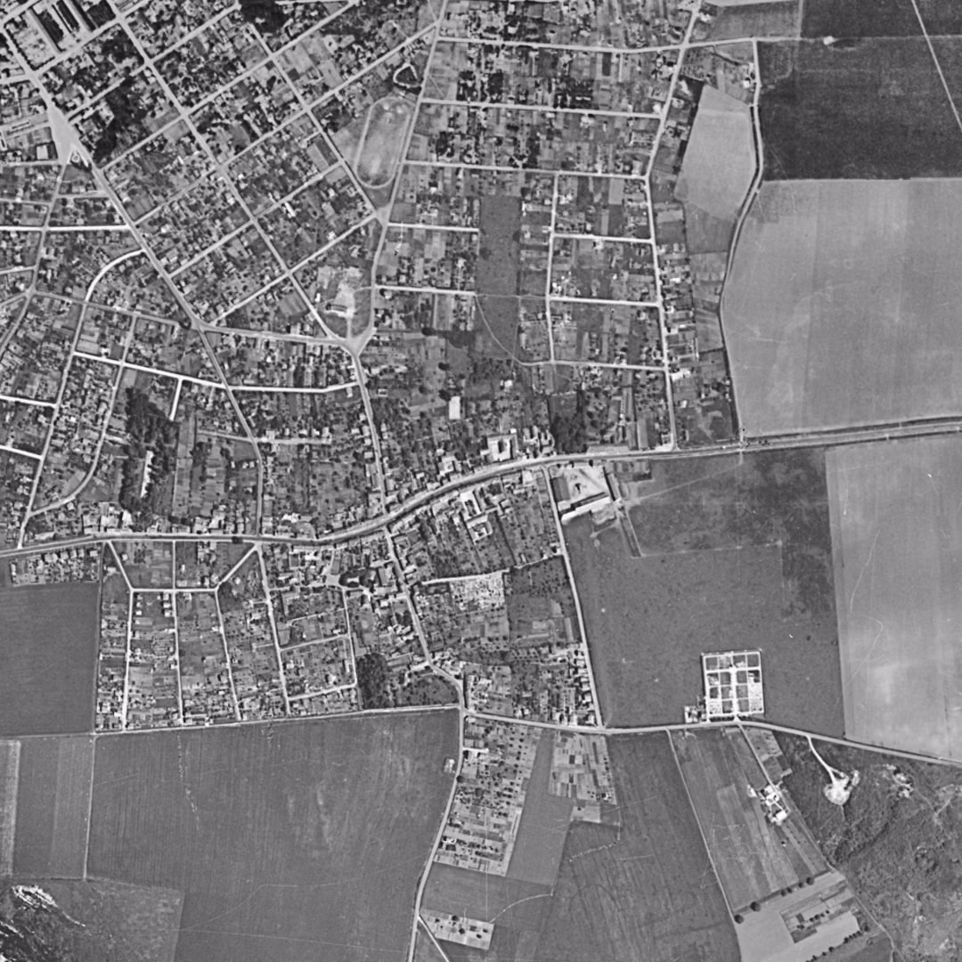 Villeparisis en 1949, le centre vu du ciel, au même cadrage