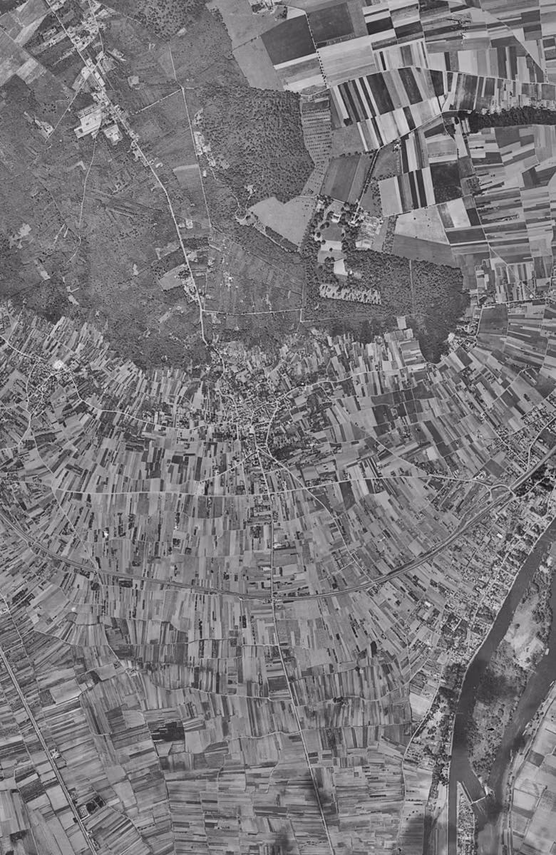 Chanteloup-les-Vignes en 1949, le territoire vu du ciel, au même cadrage