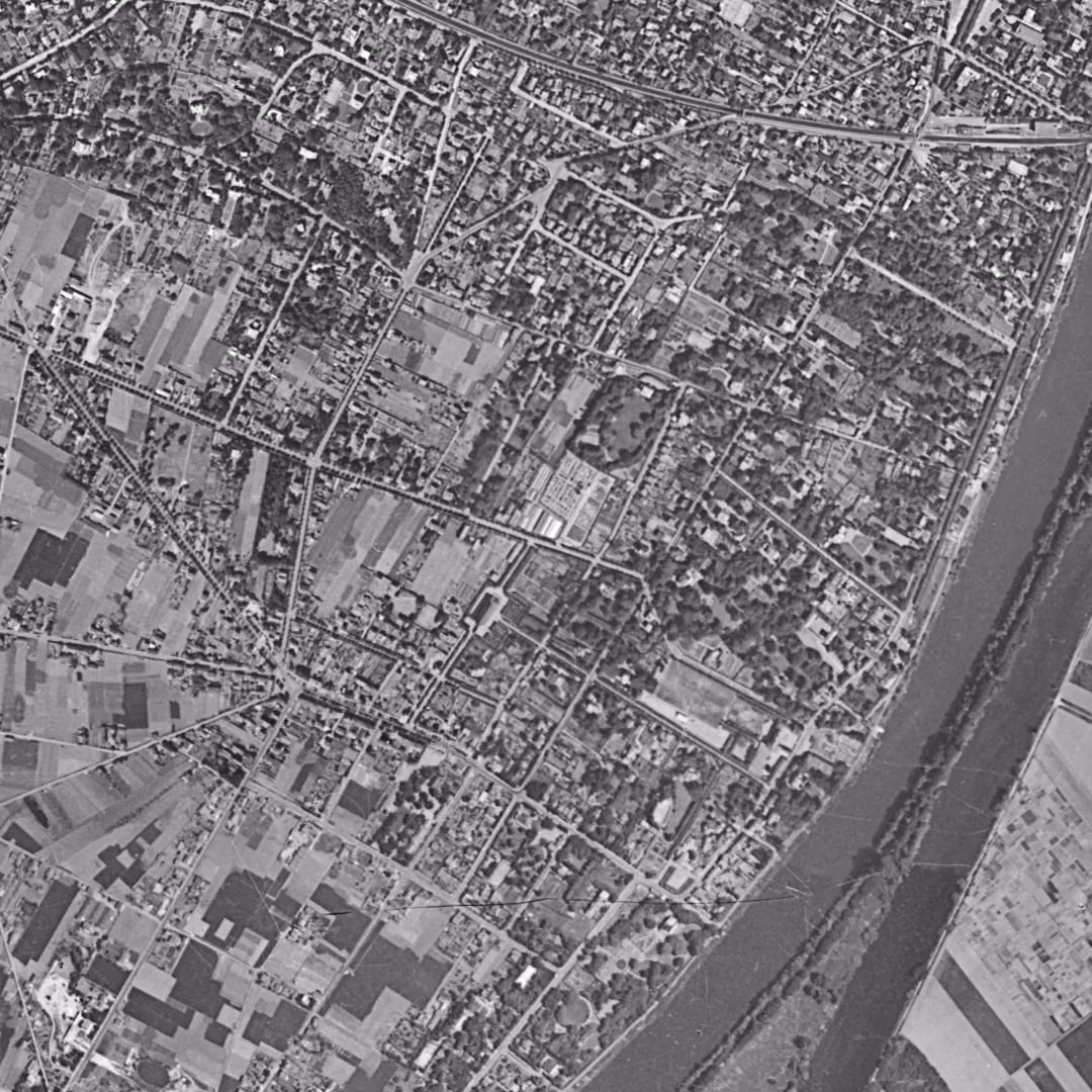 Croissy-sur-Seine en 1949, le centre vu du ciel, au même cadrage