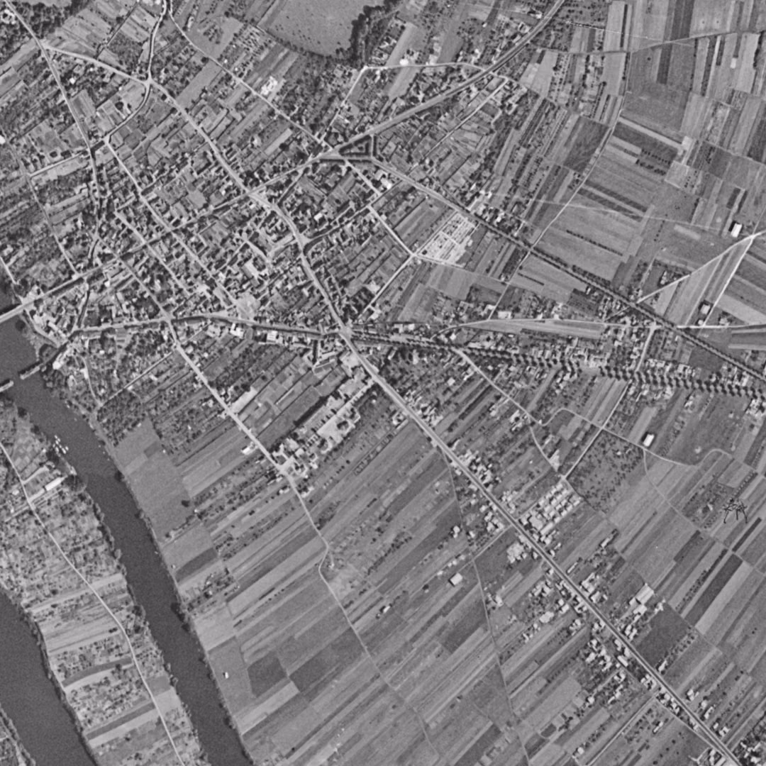 Limay en 1954, le centre vu du ciel, au même cadrage