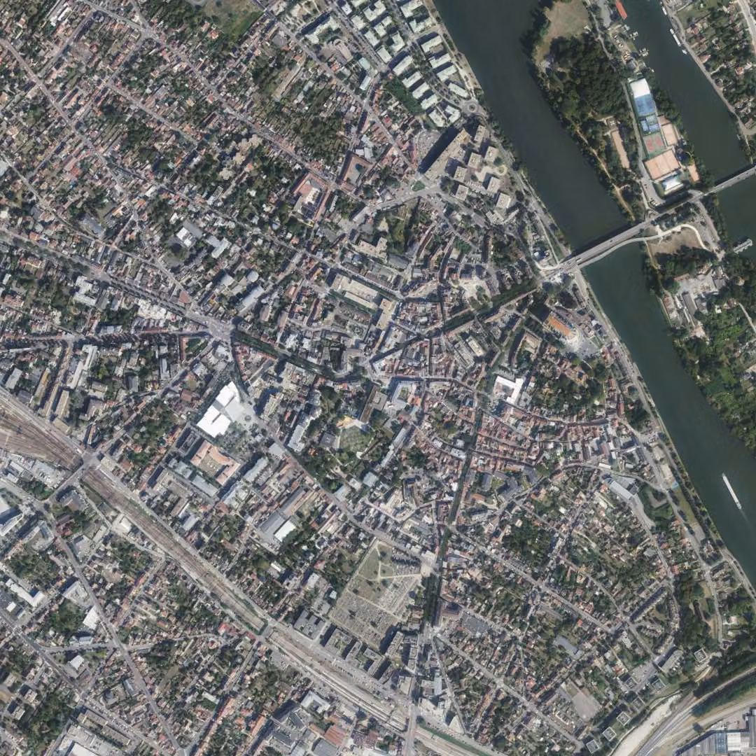 Mantes-la-Jolie aujourd'hui, le centre vu du ciel