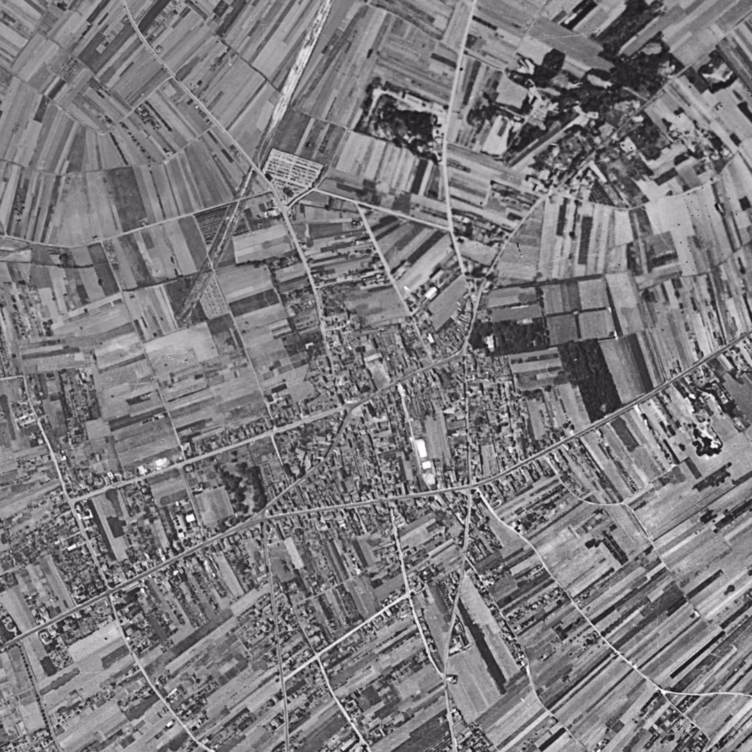 Montesson en 1949, le centre vu du ciel, au même cadrage