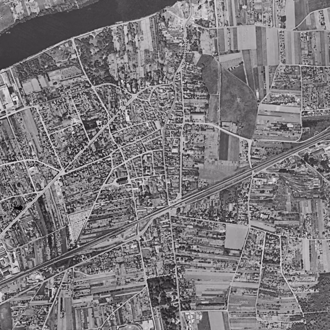 Les Mureaux en 1949, le centre vu du ciel, au même cadrage