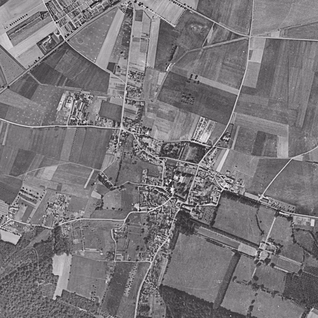 Plaisir en 1949, le centre vu du ciel, au même cadrage