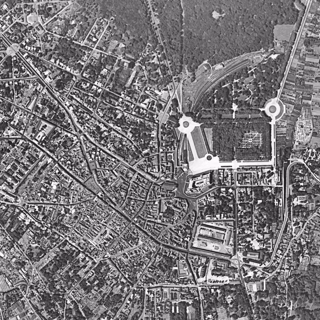 Saint-Germain-en-Laye en 1949, le centre vu du ciel, au même cadrage