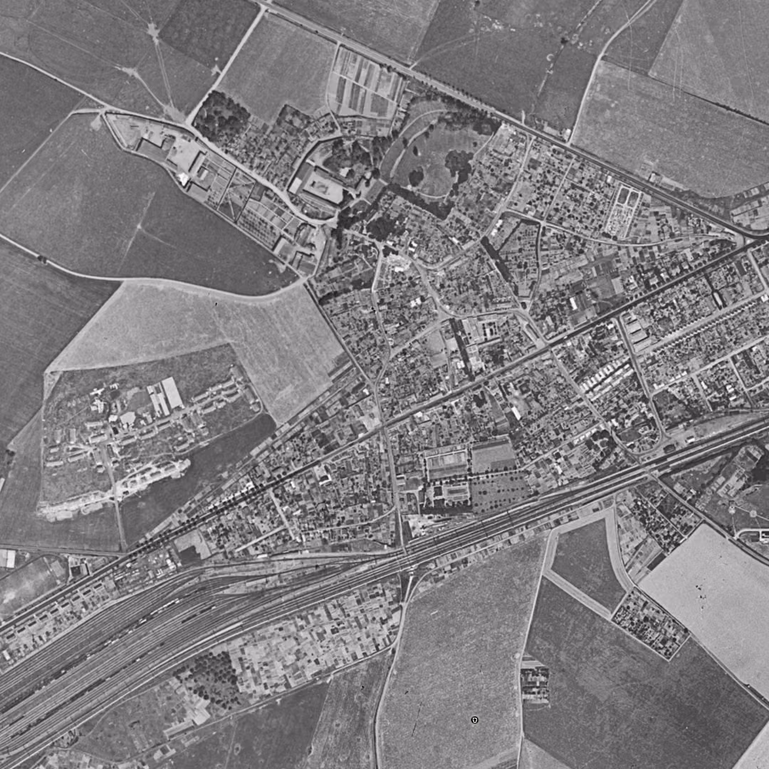 Trappes en 1949, le centre vu du ciel, au même cadrage