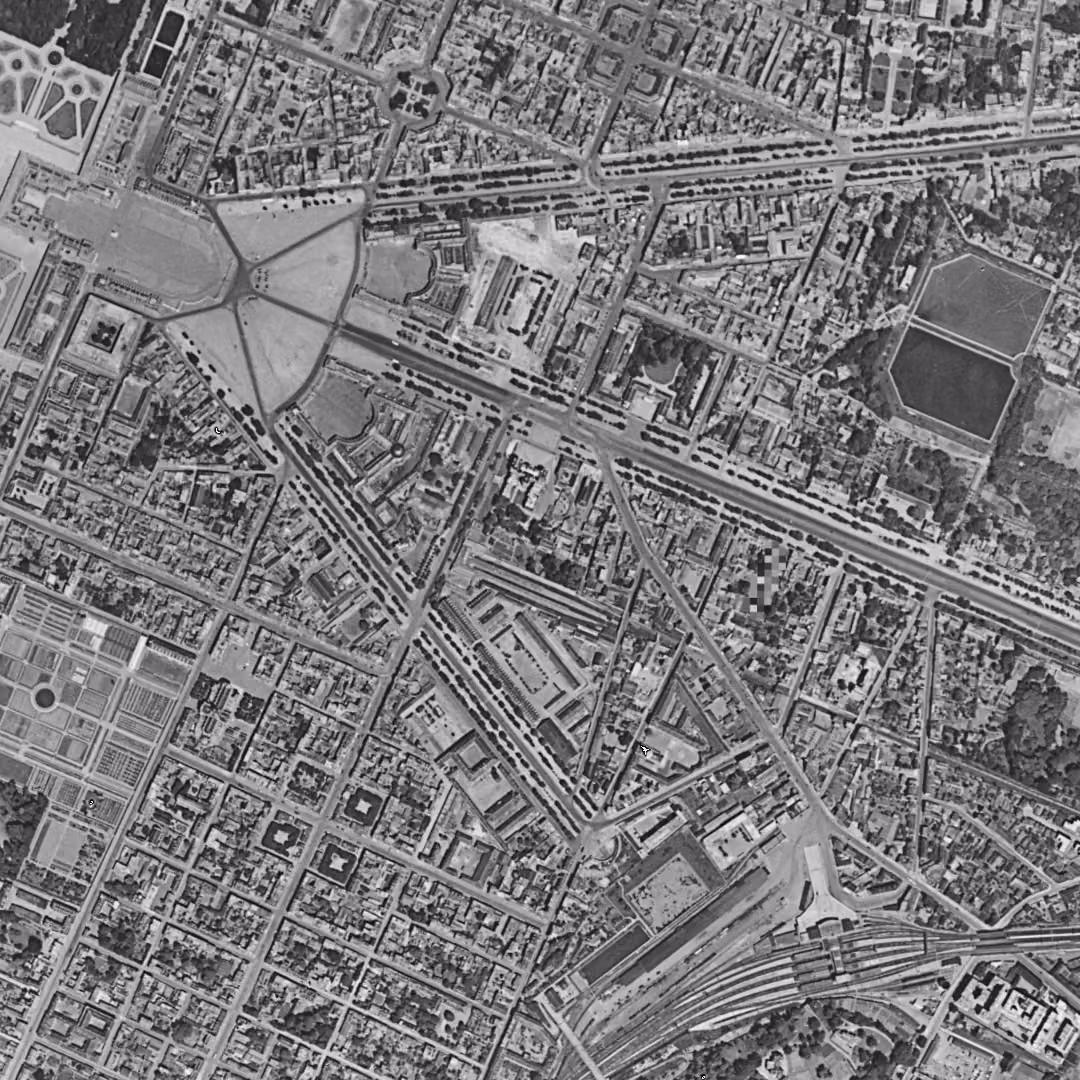 Versailles en 1949, le centre vu du ciel, au même cadrage