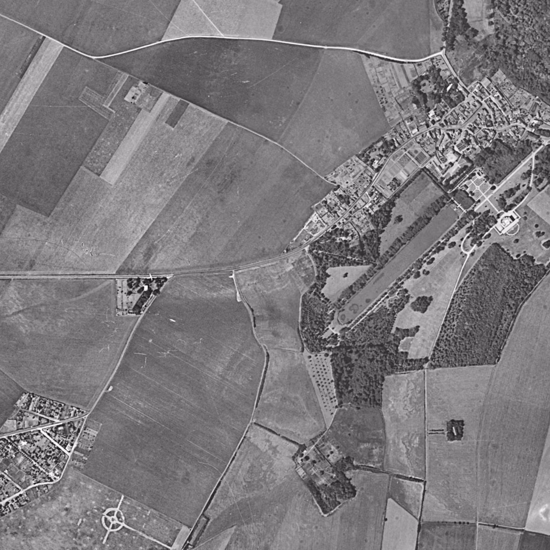 Villepreux en 1949, le centre vu du ciel, au même cadrage