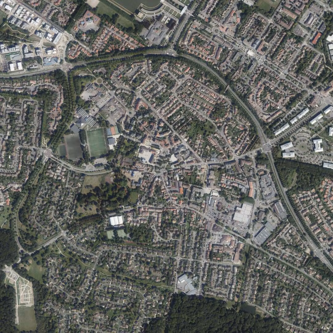 Voisins-le-Bretonneux aujourd'hui, le centre vu du ciel