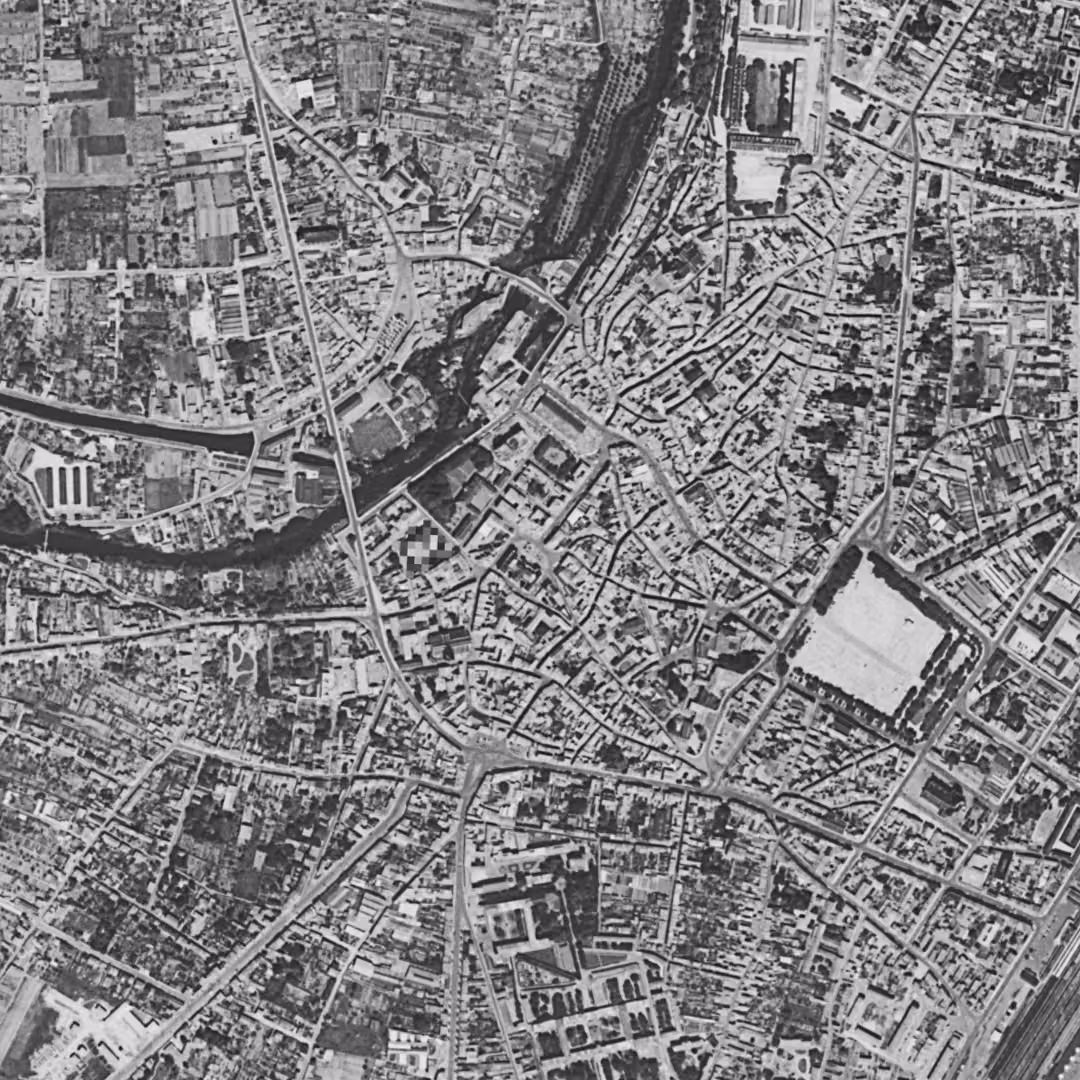 Niort en 1958, le centre vu du ciel, au même cadrage