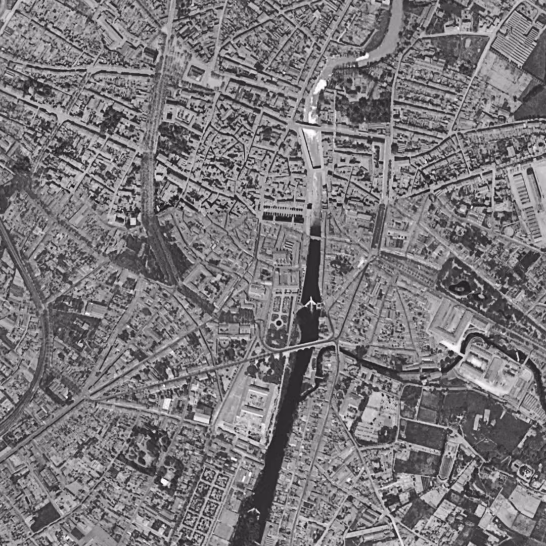 Castres en 1956, le centre vu du ciel, au même cadrage