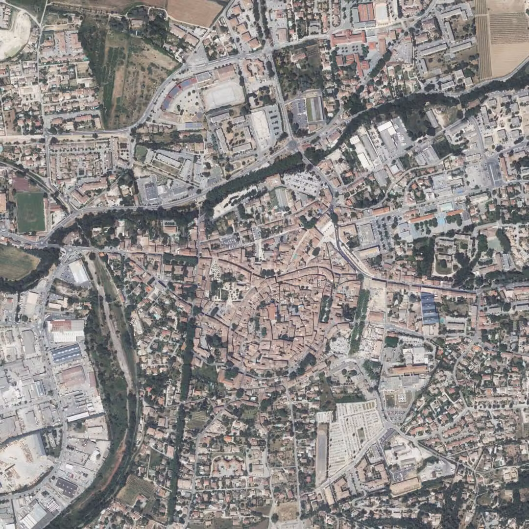 Brignoles aujourd'hui, le centre vu du ciel