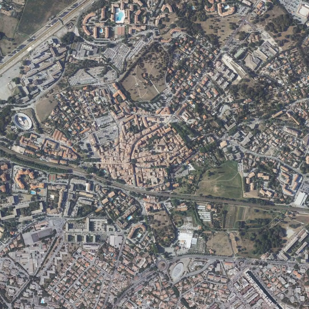 Fréjus aujourd'hui, le centre vu du ciel
