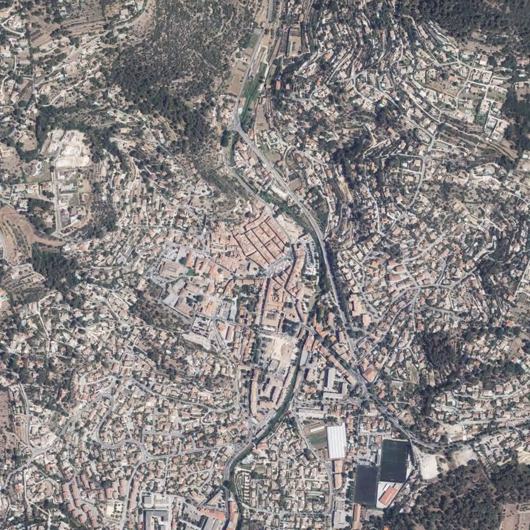 Ollioules aujourd'hui, le centre vu du ciel