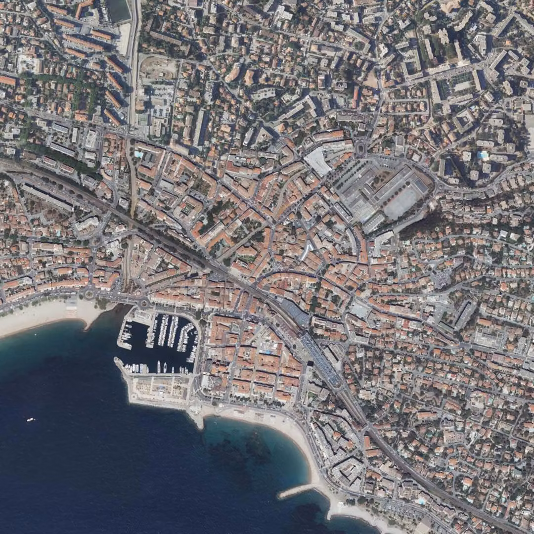 Saint-Raphaël aujourd'hui, le centre vu du ciel