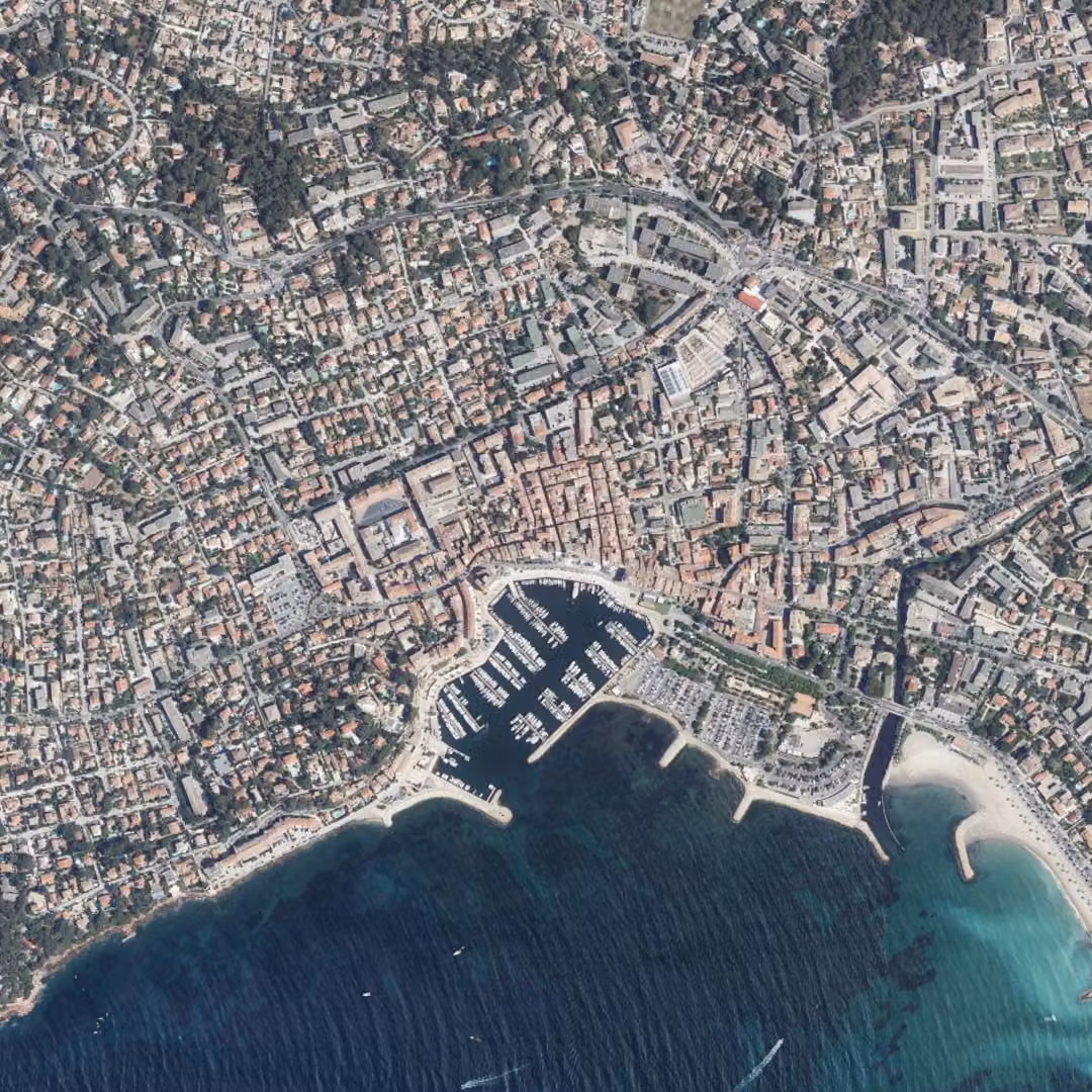 Sanary-sur-Mer aujourd'hui, le centre vu du ciel
