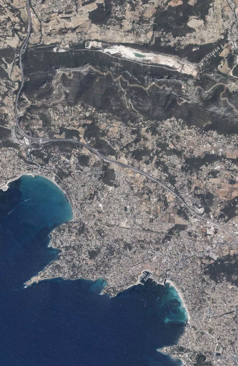 Sanary-sur-Mer aujourd'hui, le territoire vu du ciel