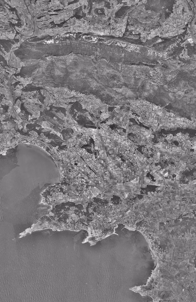 Sanary-sur-Mer en 1955, le territoire vu du ciel, au même cadrage