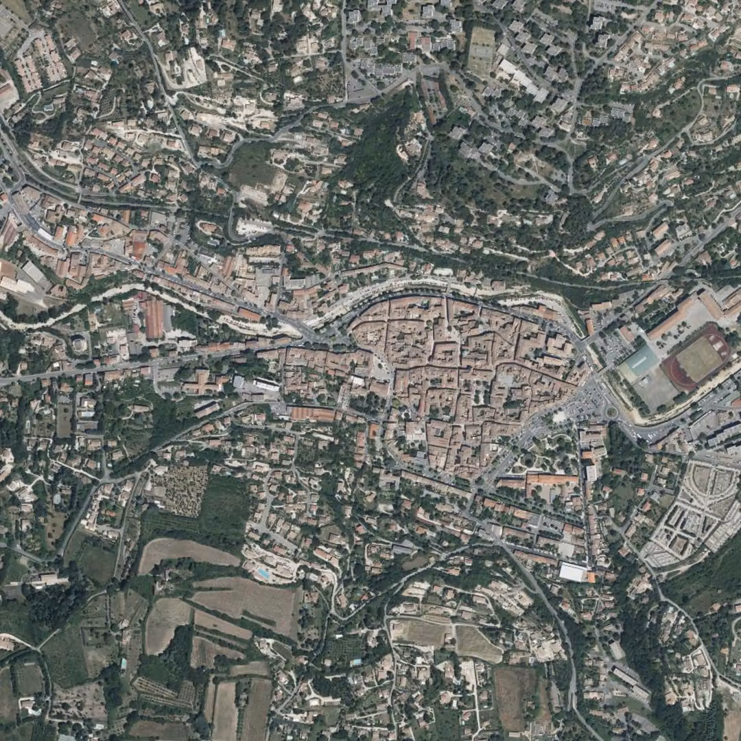 Apt aujourd'hui, le centre vu du ciel