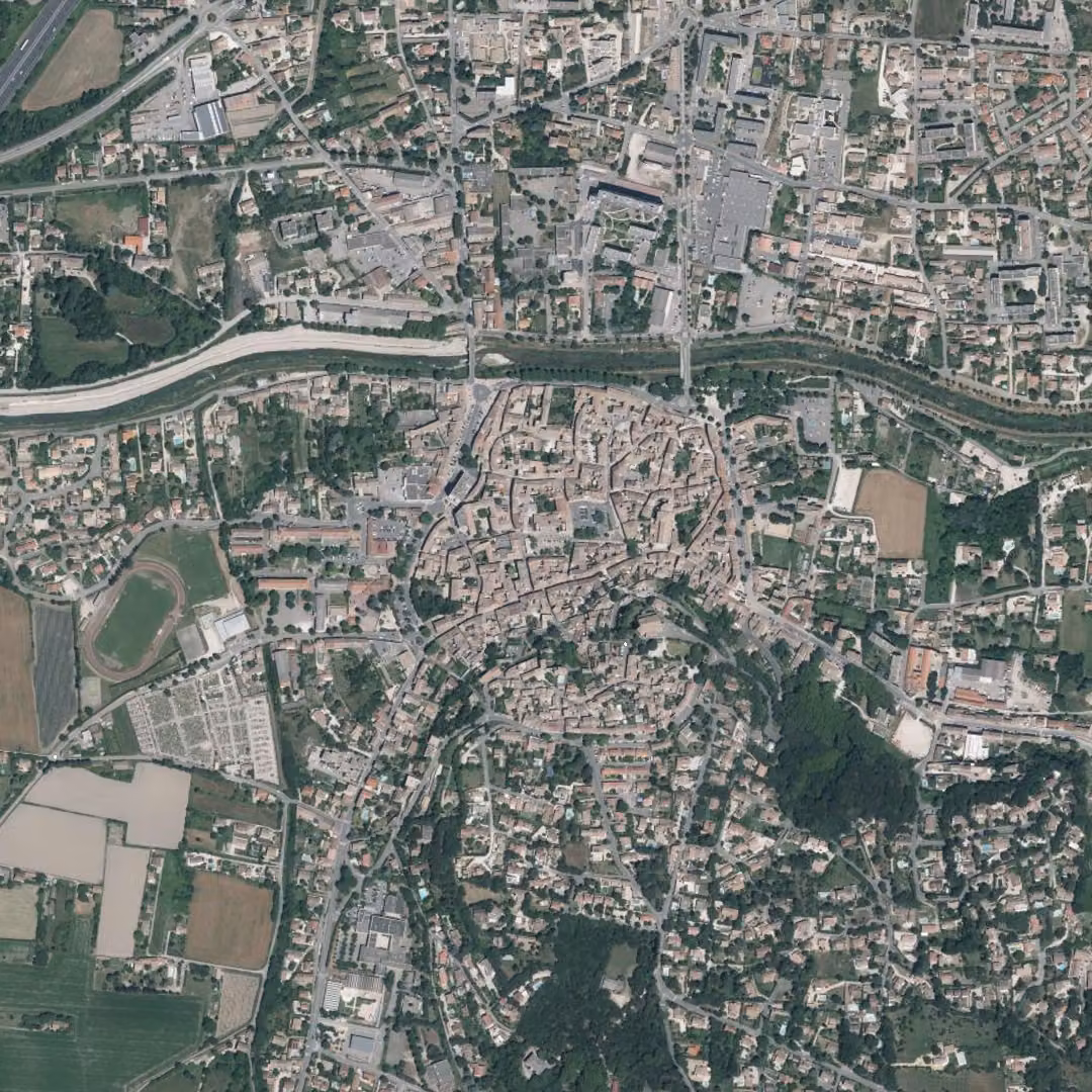 Bollène aujourd'hui, le centre vu du ciel