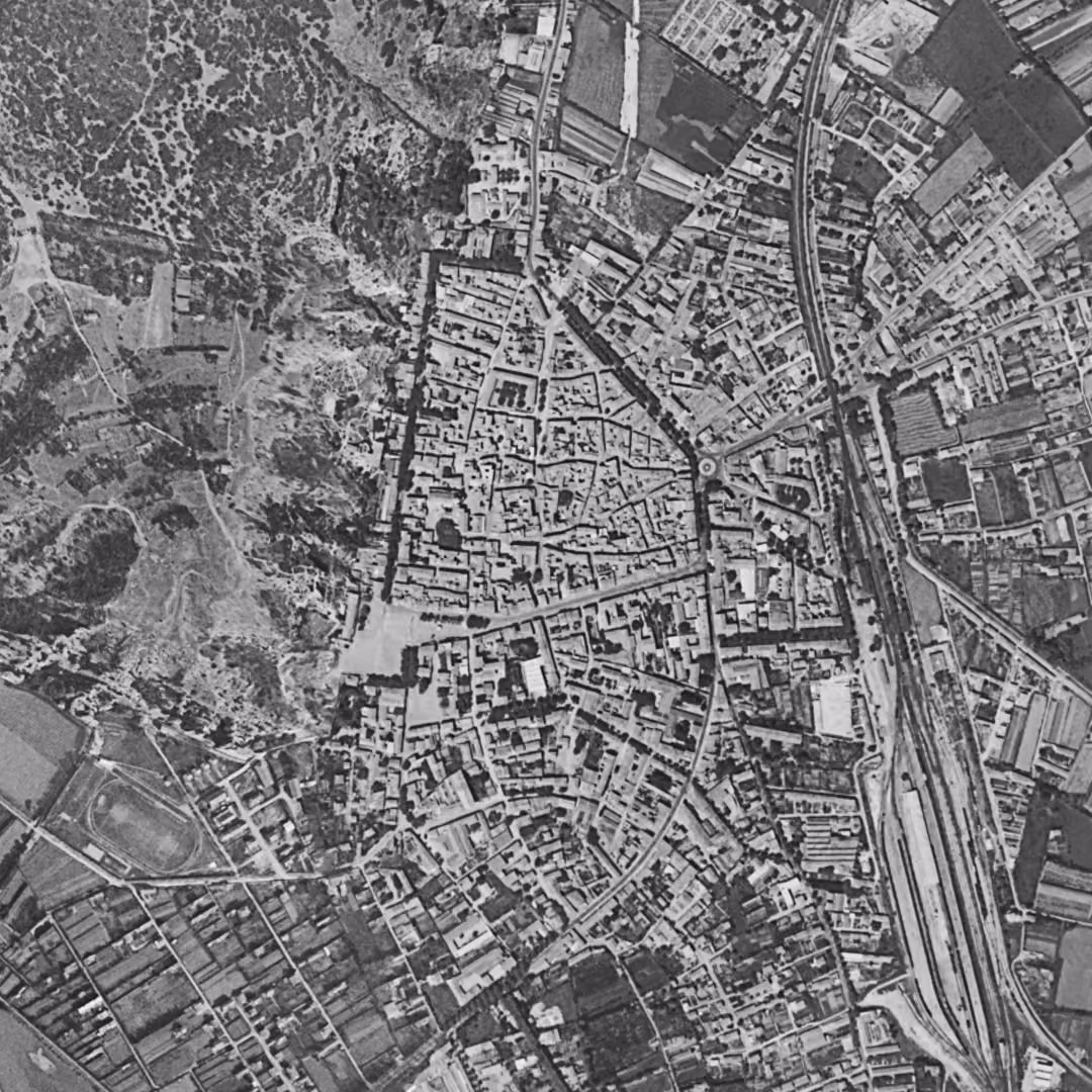Cavaillon en 1958, le centre vu du ciel, au même cadrage