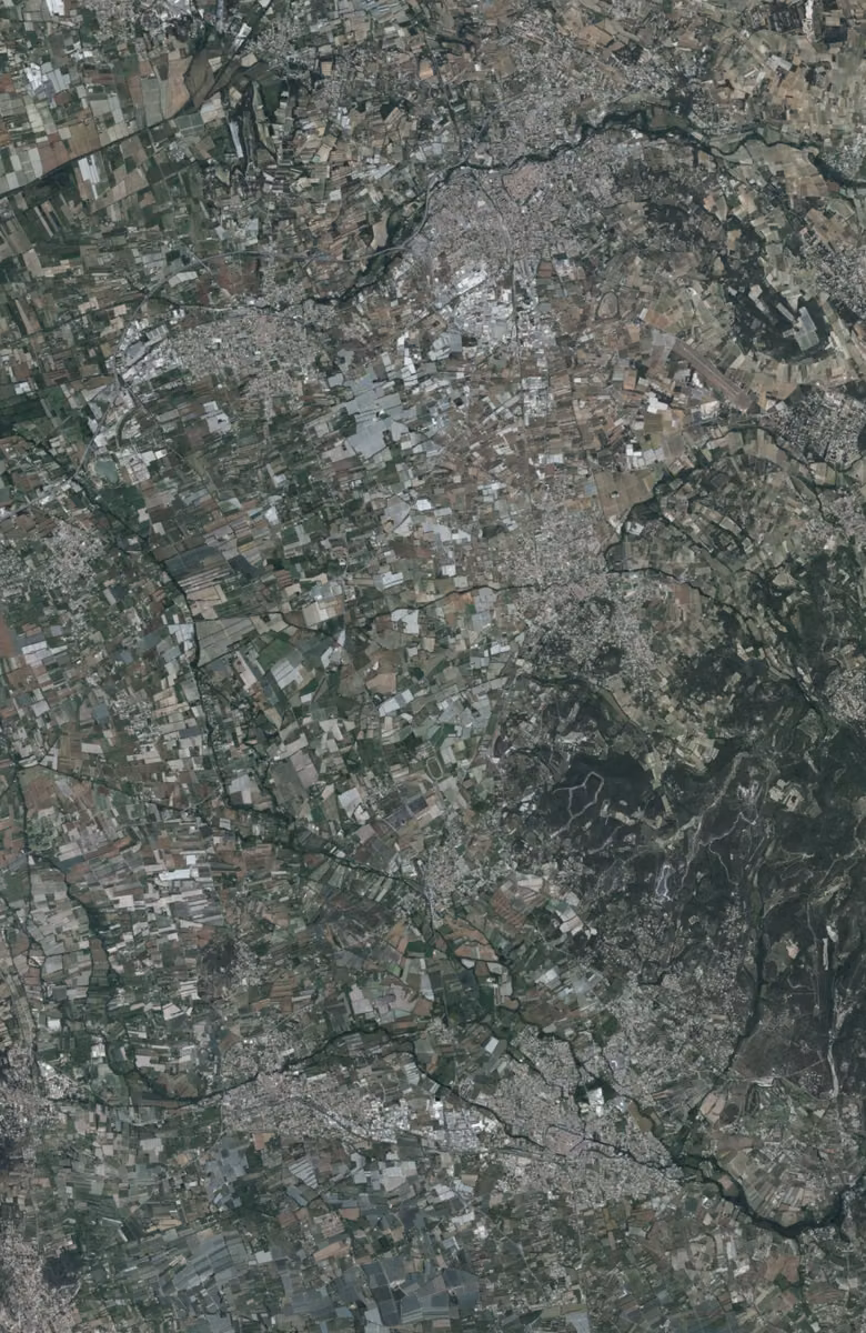 Pernes-les-Fontaines aujourd'hui, le territoire vu du ciel