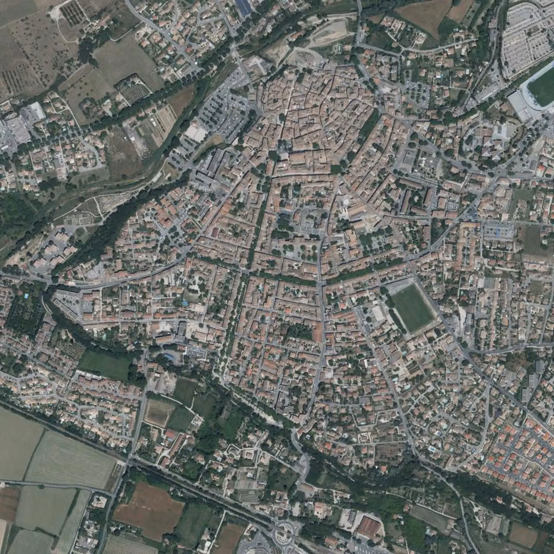 Pertuis aujourd'hui, le centre vu du ciel