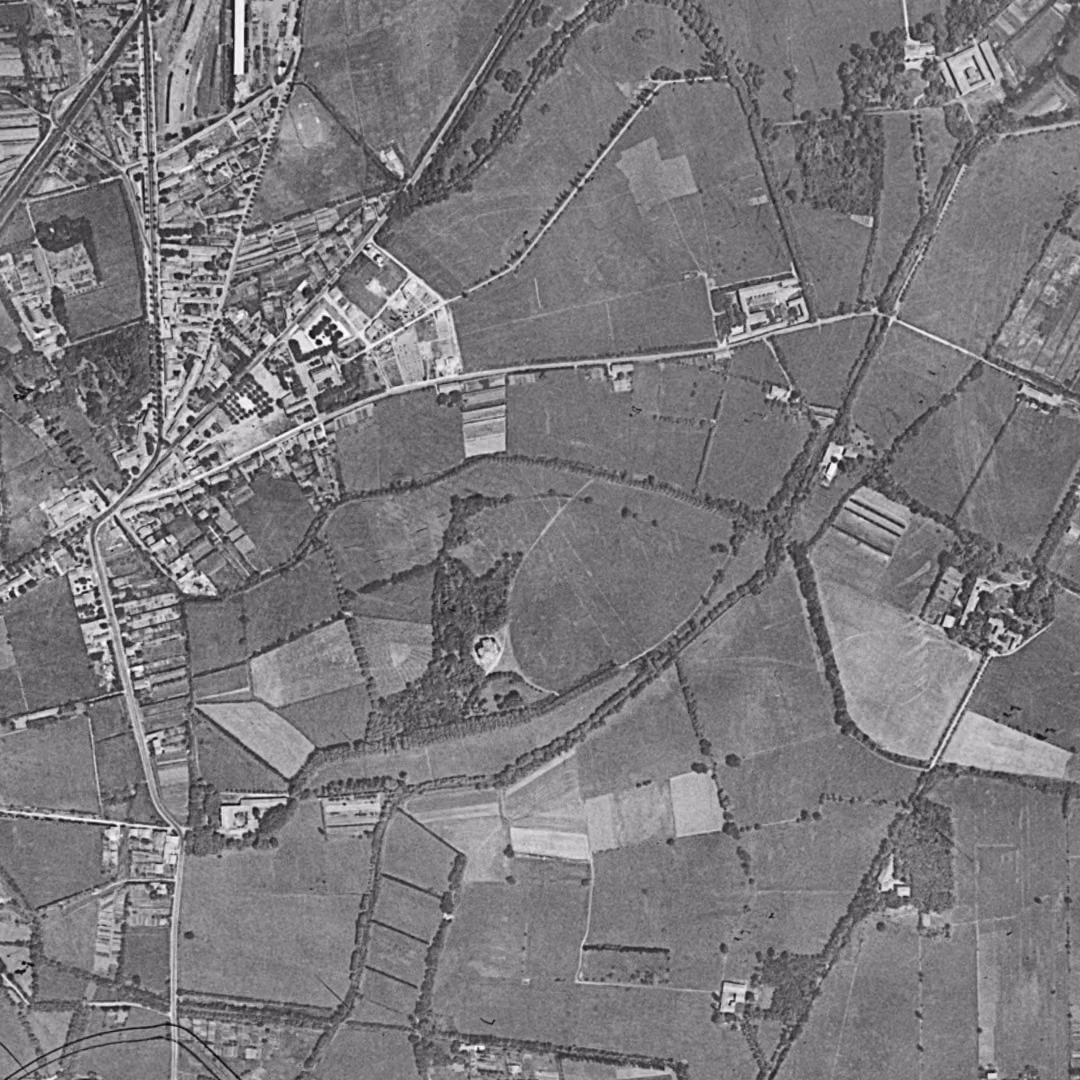 Le Pontet en 1953, le centre vu du ciel, au même cadrage