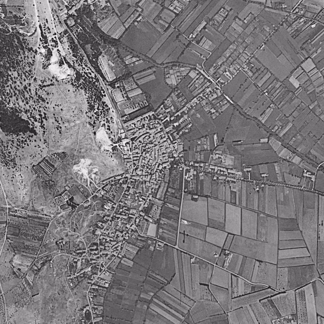 Vedène en 1953, le centre vu du ciel, au même cadrage