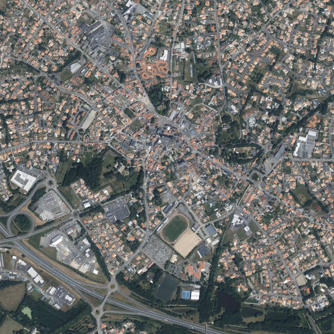Aizenay aujourd'hui, le centre vu du ciel