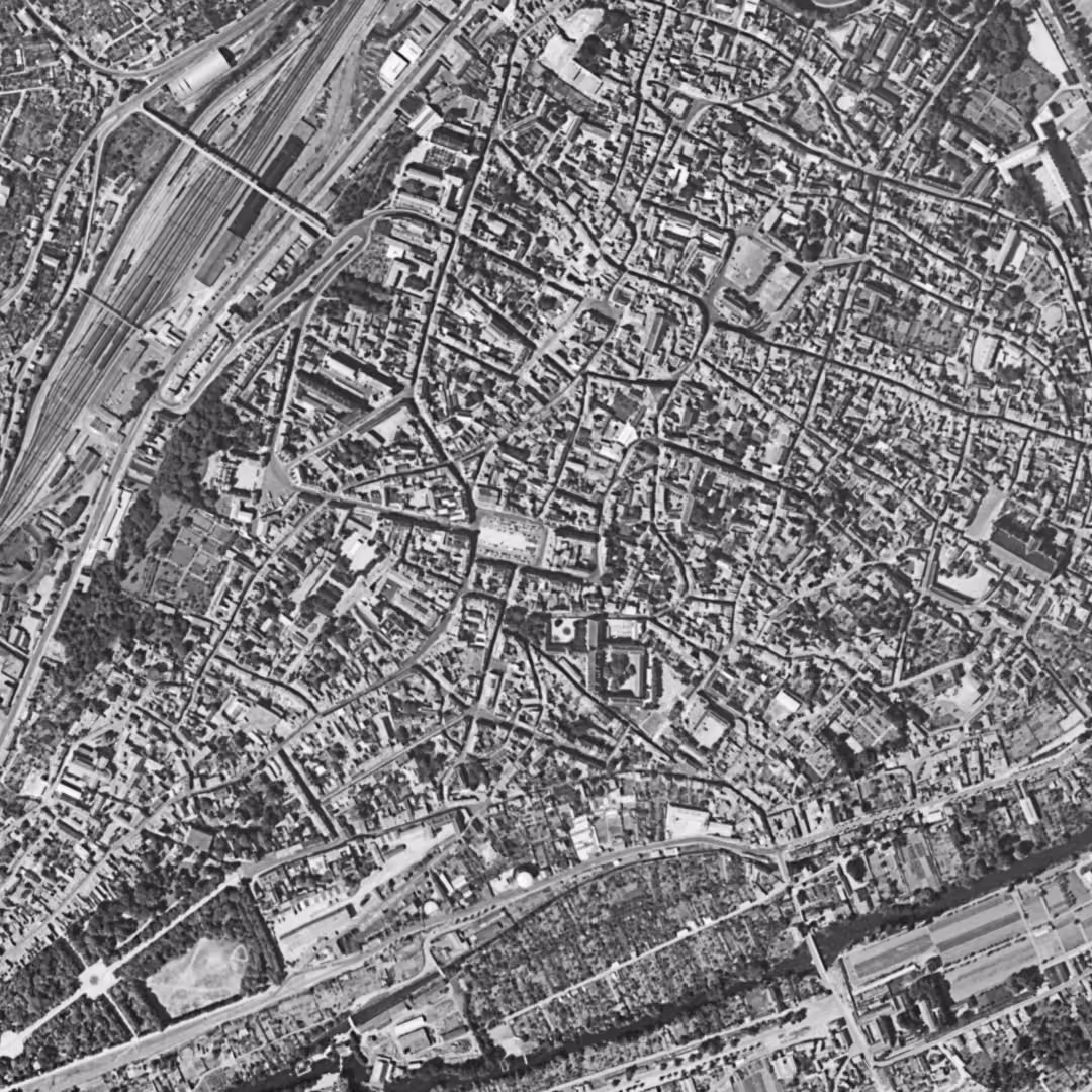 Poitiers en 1958, le centre vu du ciel, au même cadrage