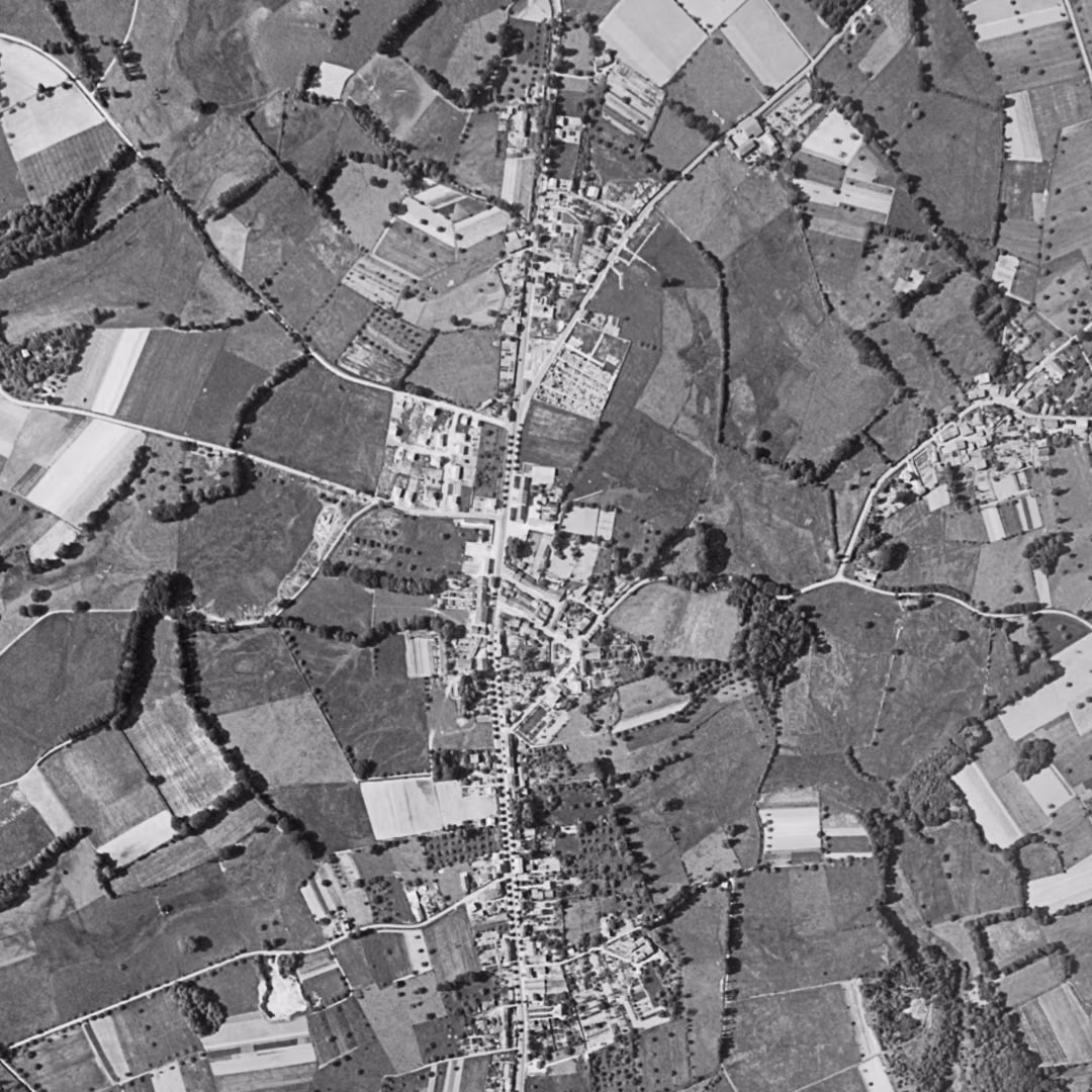 Couzeix en 1960, le centre vu du ciel, au même cadrage