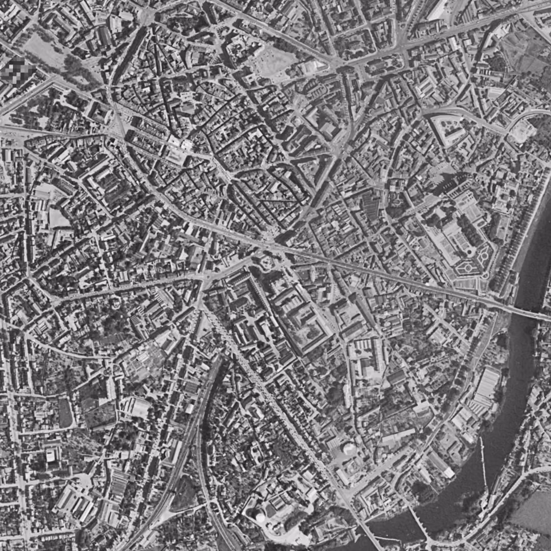 Limoges en 1960, le centre vu du ciel, au même cadrage