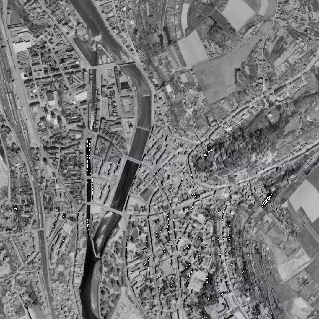 Épinal en 1958, le centre vu du ciel, au même cadrage