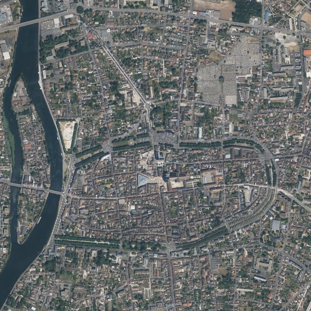 Sens aujourd'hui, le centre vu du ciel