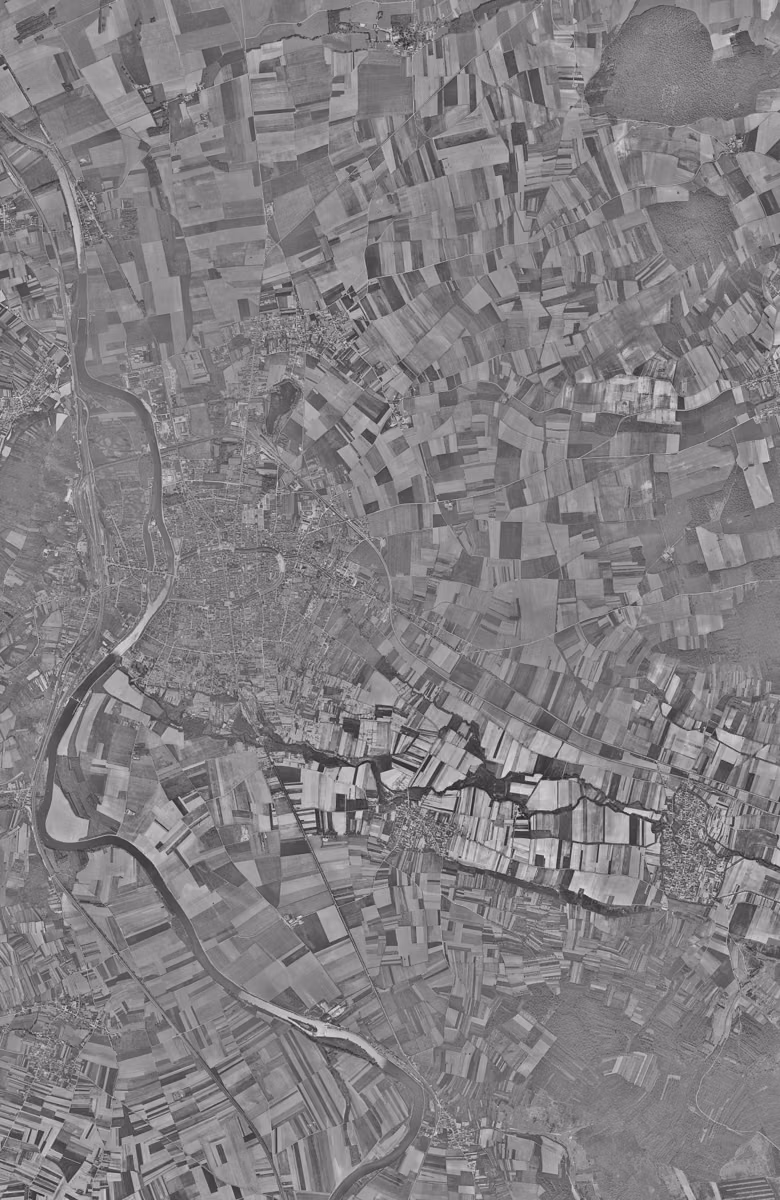 Sens en 1953, le territoire vu du ciel, au même cadrage
