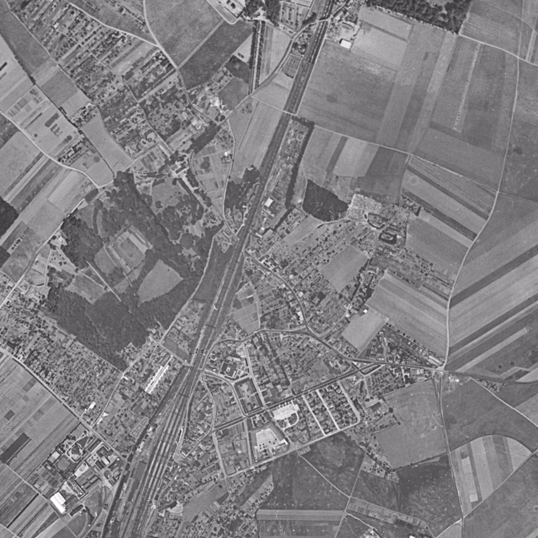 Brétigny-sur-Orge en 1949, le centre vu du ciel, au même cadrage