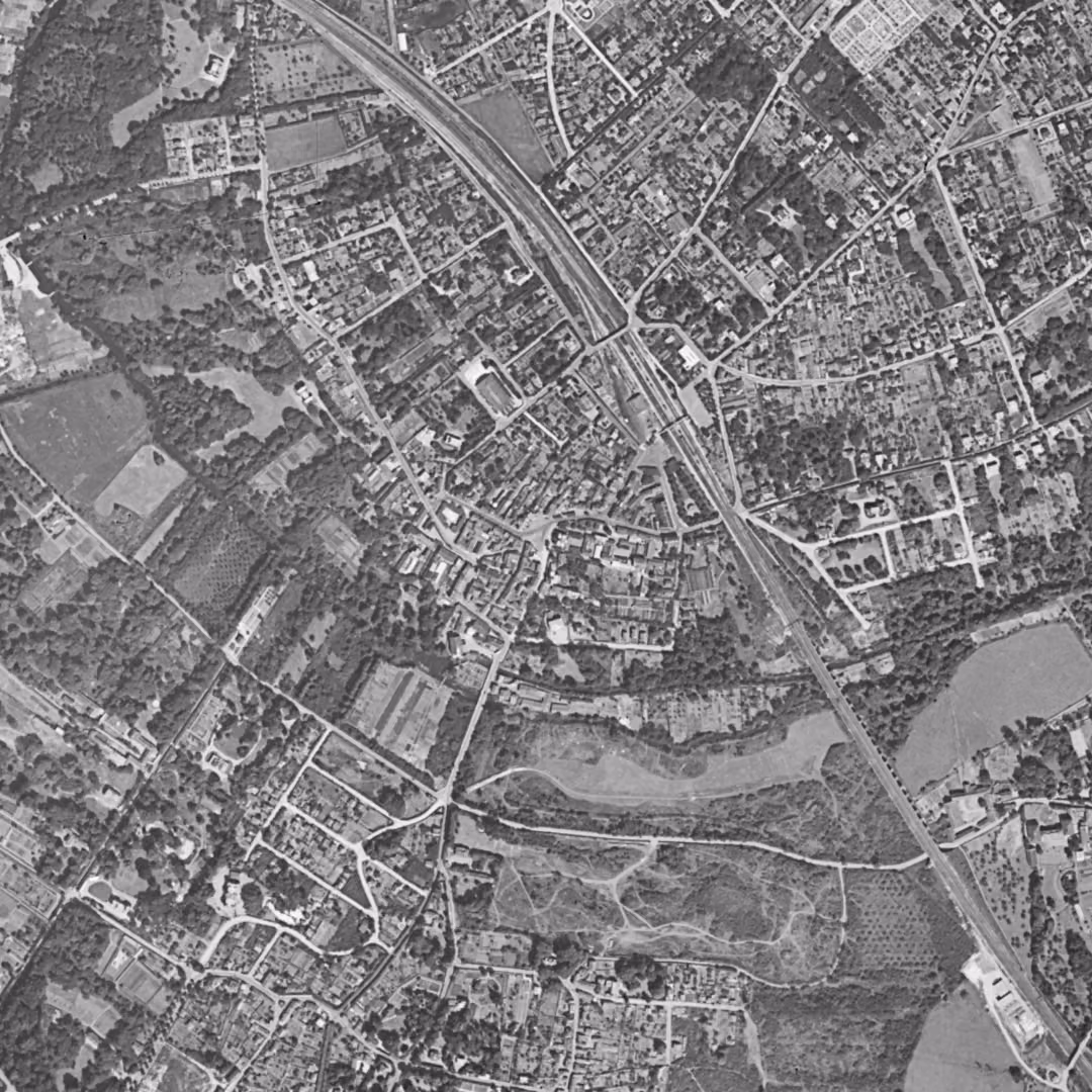 Brunoy en 1949, le centre vu du ciel, au même cadrage