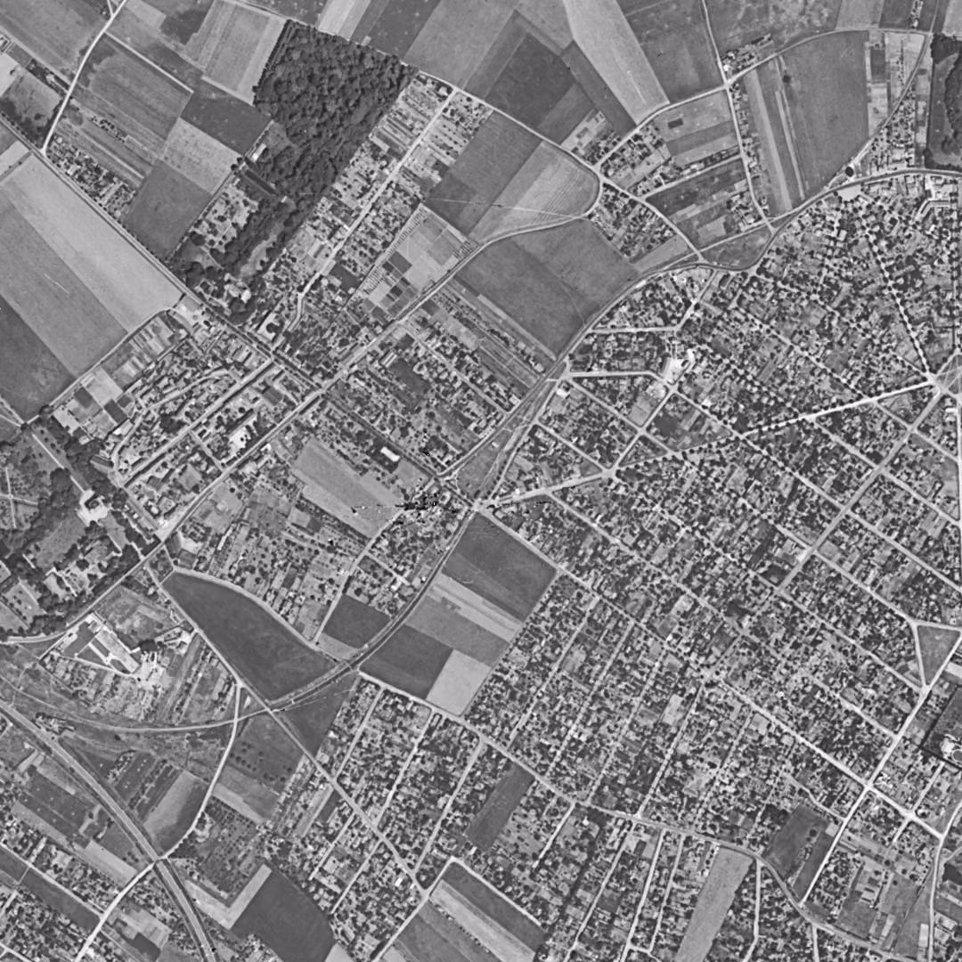 Chilly-Mazarin en 1949, le centre vu du ciel, au même cadrage