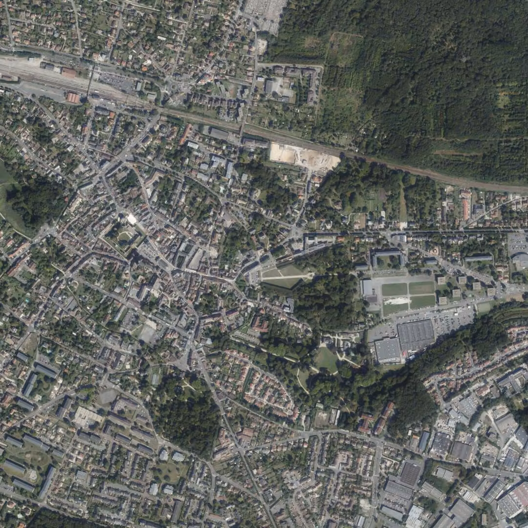 Dourdan aujourd'hui, le centre vu du ciel