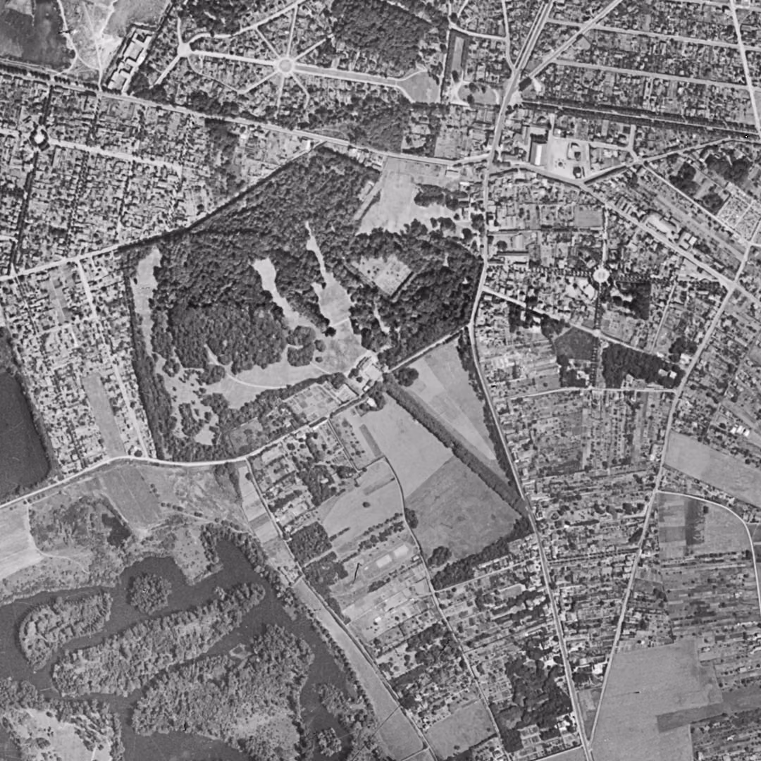 Draveil en 1949, le centre vu du ciel, au même cadrage