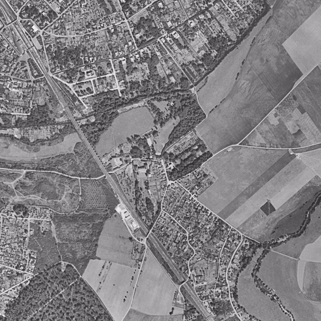 Épinay-sous-Sénart en 1949, le centre vu du ciel, au même cadrage