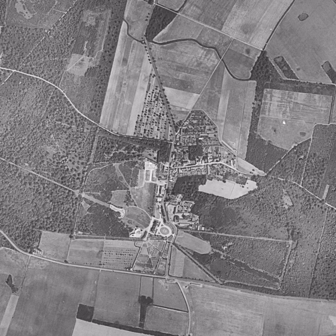 Fleury-Mérogis en 1949, le centre vu du ciel, au même cadrage