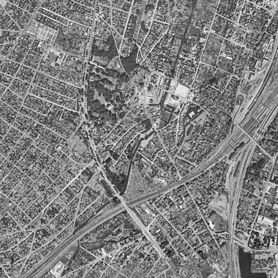 Juvisy-sur-Orge en 1949, le centre vu du ciel, au même cadrage