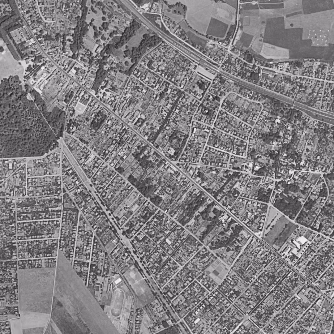 Montgeron en 1949, le centre vu du ciel, au même cadrage