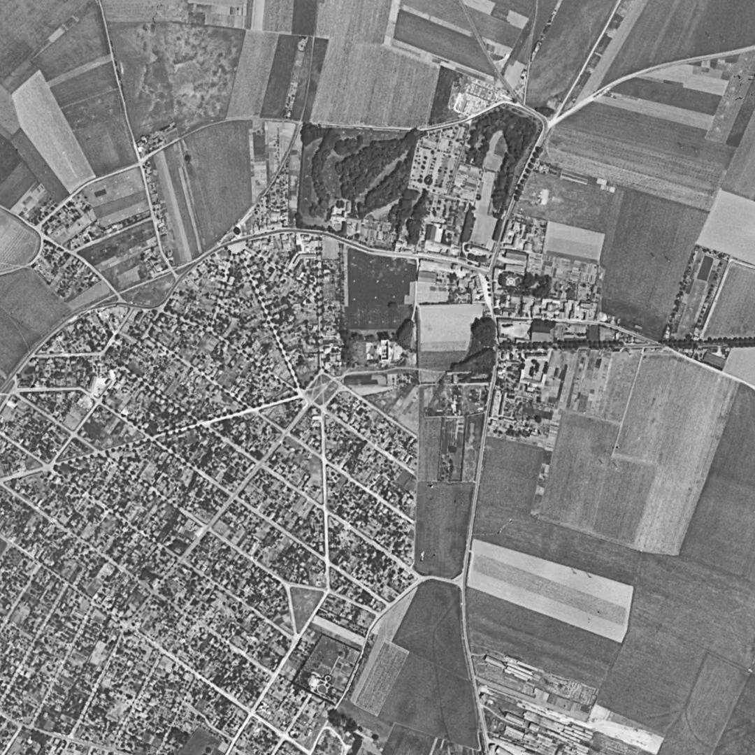 Morangis en 1949, le centre vu du ciel, au même cadrage
