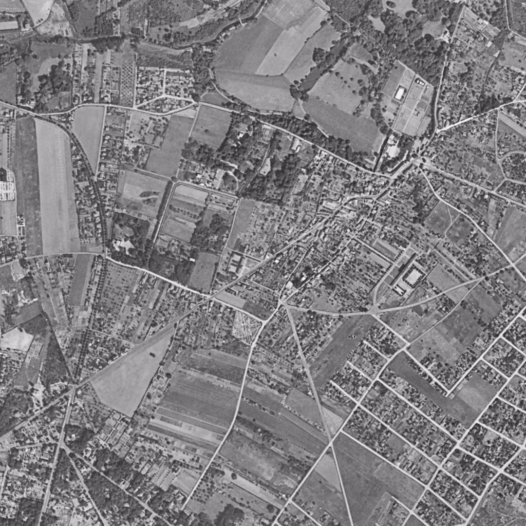 Morsang-sur-Orge en 1949, le centre vu du ciel, au même cadrage