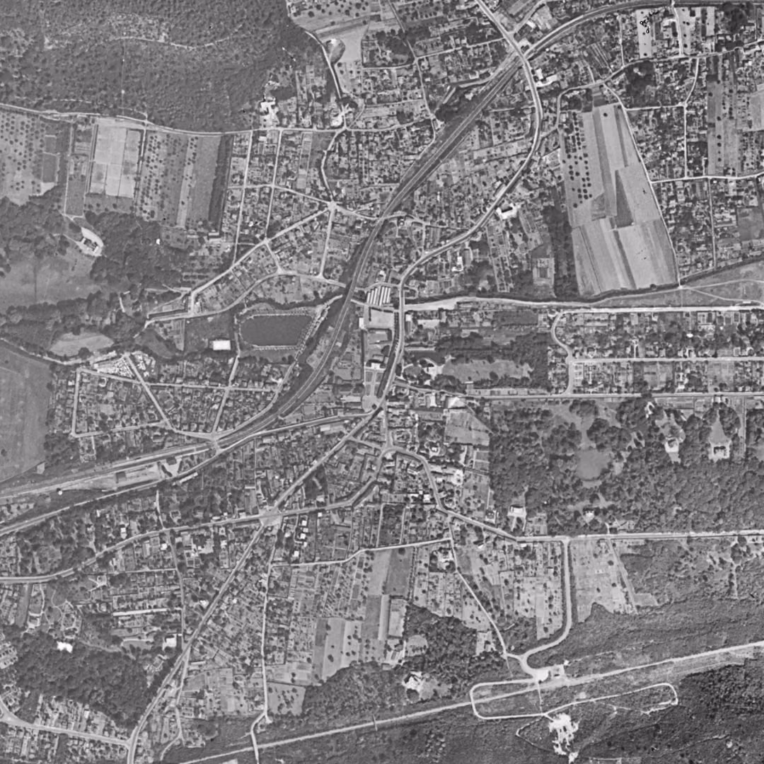 Orsay en 1949, le centre vu du ciel, au même cadrage